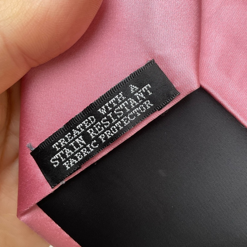 Geoffrey Beene  solid soft pink silk tie - Picture 4 of 4